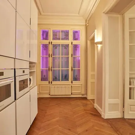 Glamorous Apartment, Excellent Location Paris