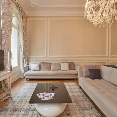 Glamorous Apartment, Excellent Location דירה *