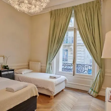דירה Glamorous Apartment, Excellent Location *